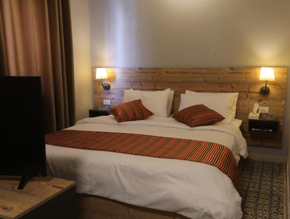 Riviera Hotel Амман Экстерьер фото