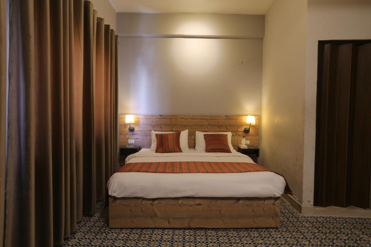 Riviera Hotel Амман Экстерьер фото
