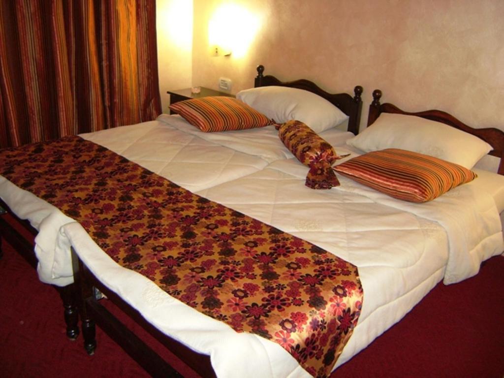 Riviera Hotel Амман Экстерьер фото